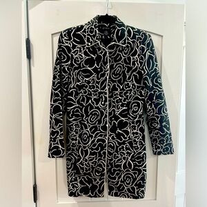Grace black & white floral 4 button jacket; size 4